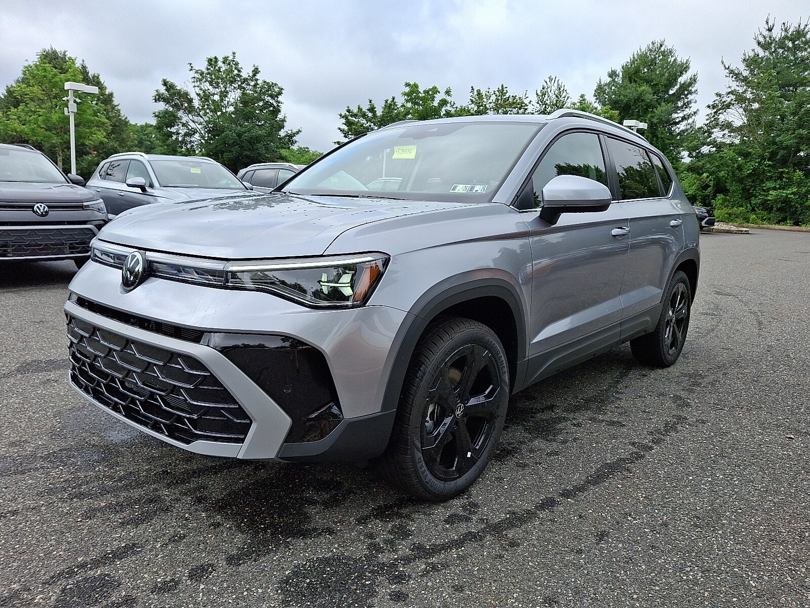 2025 Volkswagen Taos SEL photo 2