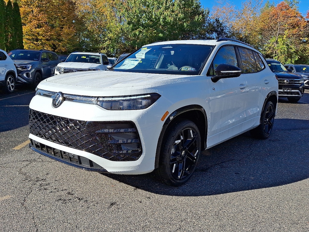 New 2025 Volkswagen Tiguan 2.0T SE R-Line Black SUV