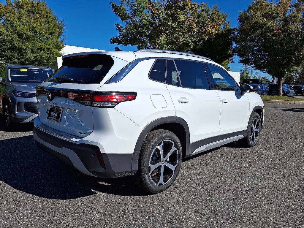 New 2025 Volkswagen Tiguan 2.0T SE SUV