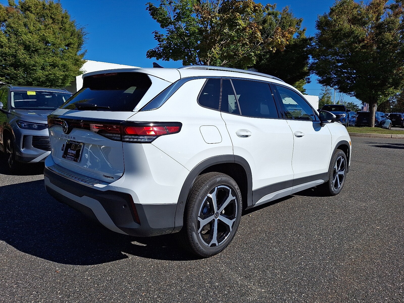 2025 Volkswagen Tiguan SE photo 4