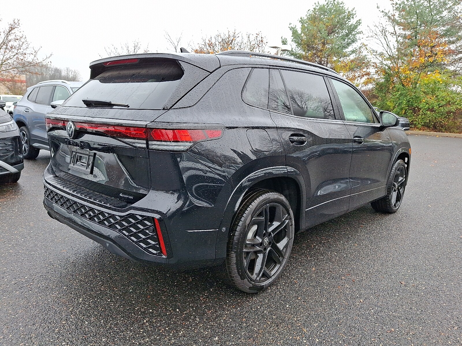 2025 Volkswagen Tiguan SE R-Line Black photo 4