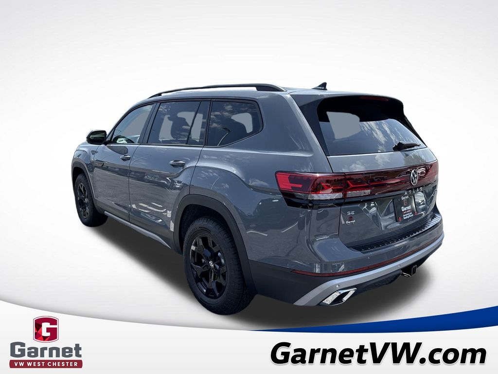 2025 Volkswagen Atlas SE Technology Peak Edition photo 3
