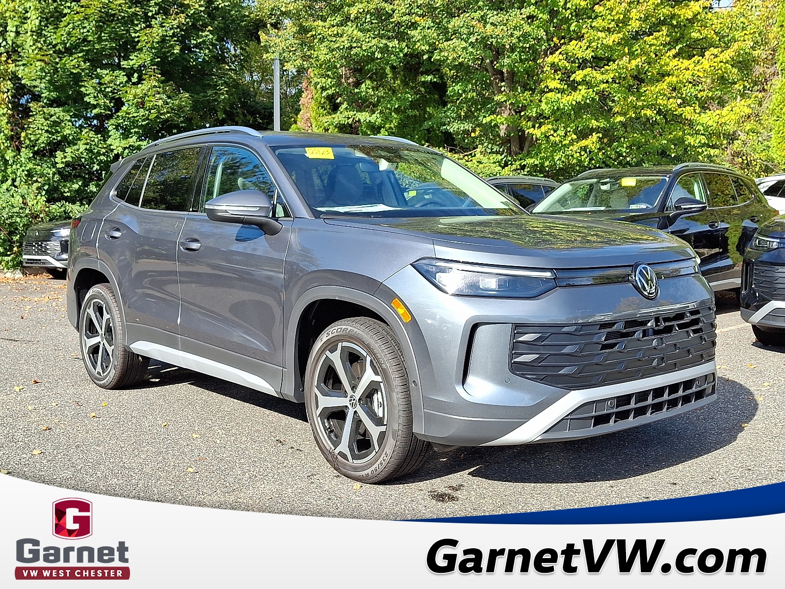 2025 Volkswagen Tiguan SE's photo