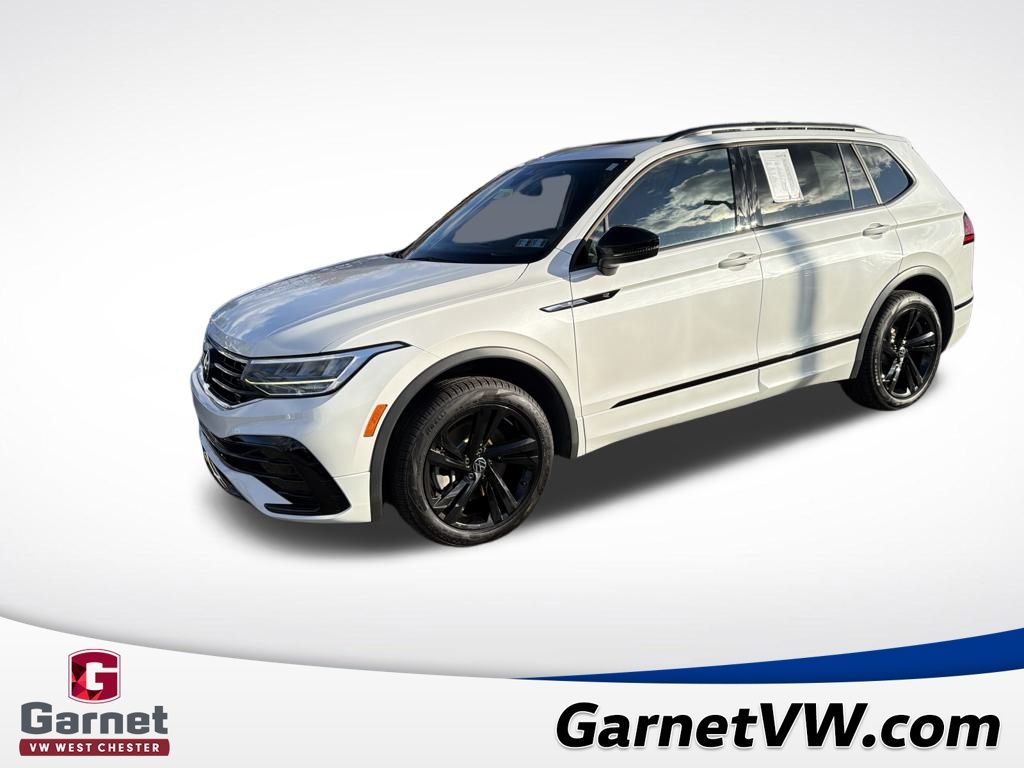 2023 Volkswagen Tiguan SE R-LINE BLACK's photo