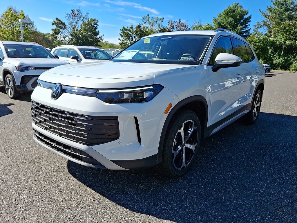 New 2025 Volkswagen Tiguan 2.0T SE SUV