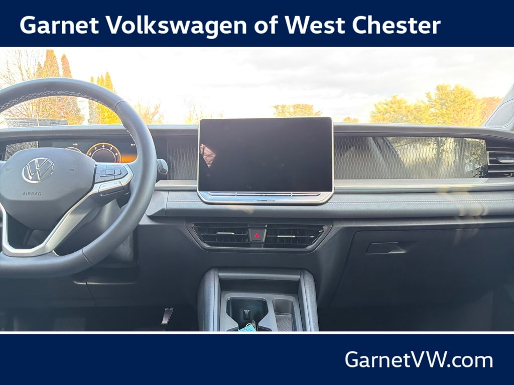 2025 Volkswagen Tiguan SE - Photo 12