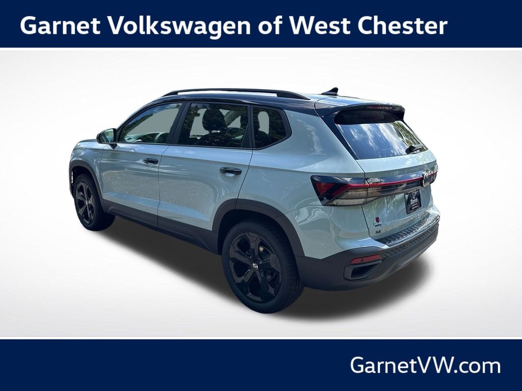 New 2026 Volkswagen Taos 1.5T SE Black SUV