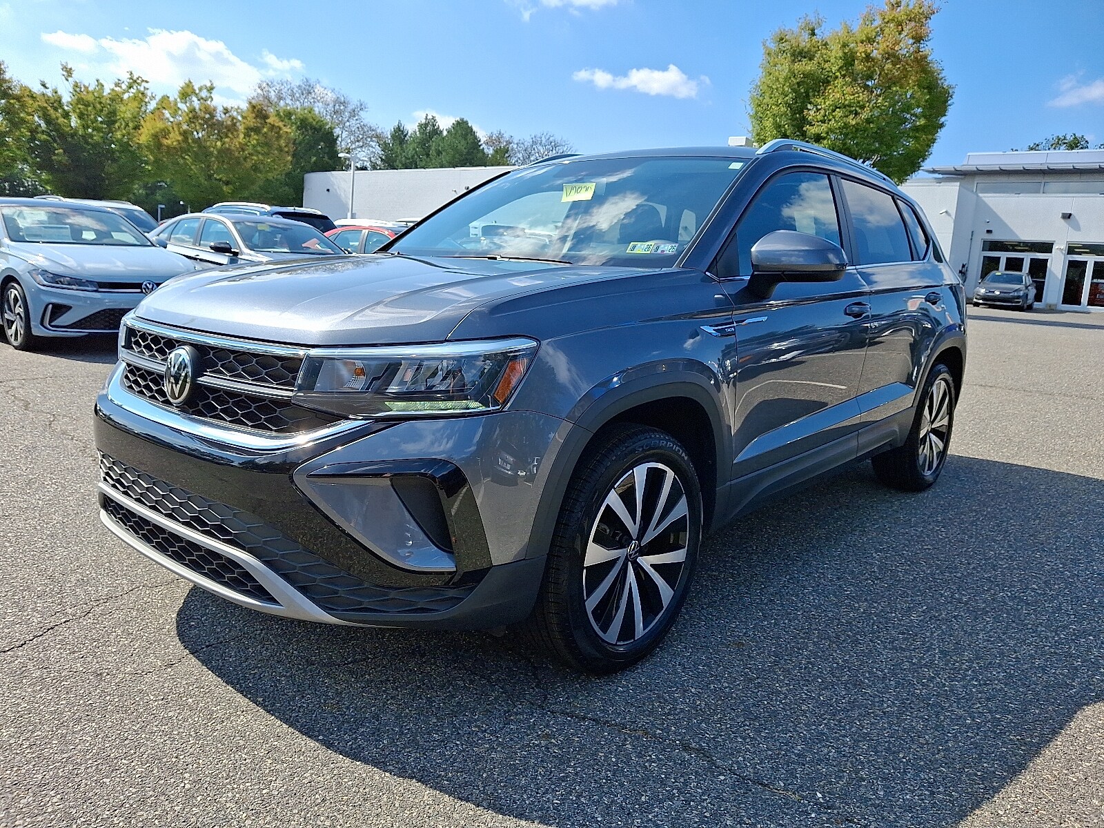 2022 Volkswagen Taos SE photo 2