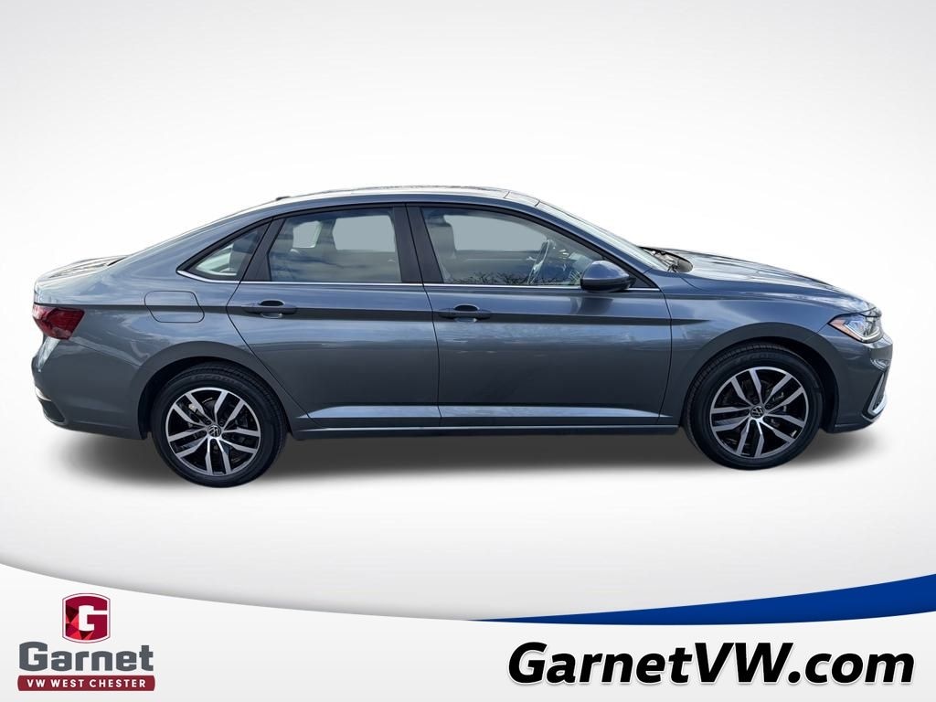 Used 2025 Volkswagen Jetta 1.5T SE Sedan