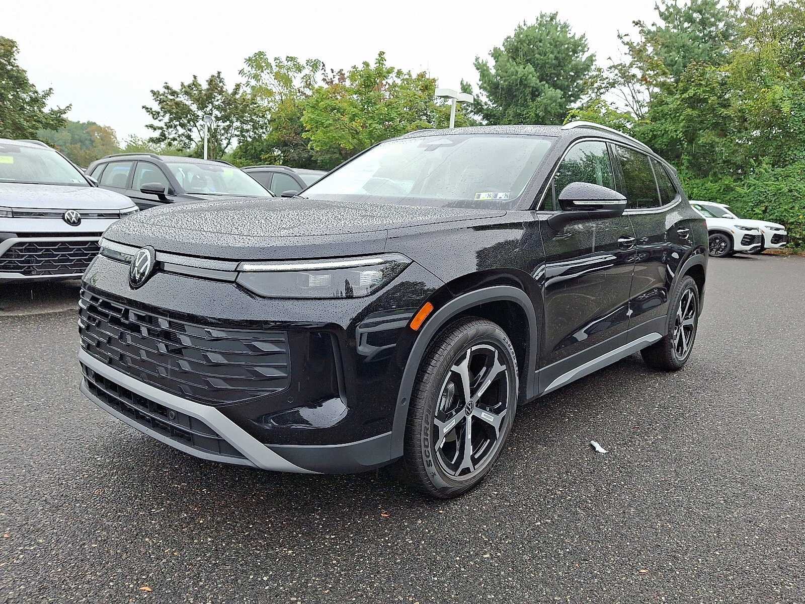 2025 Volkswagen Tiguan SE photo 2
