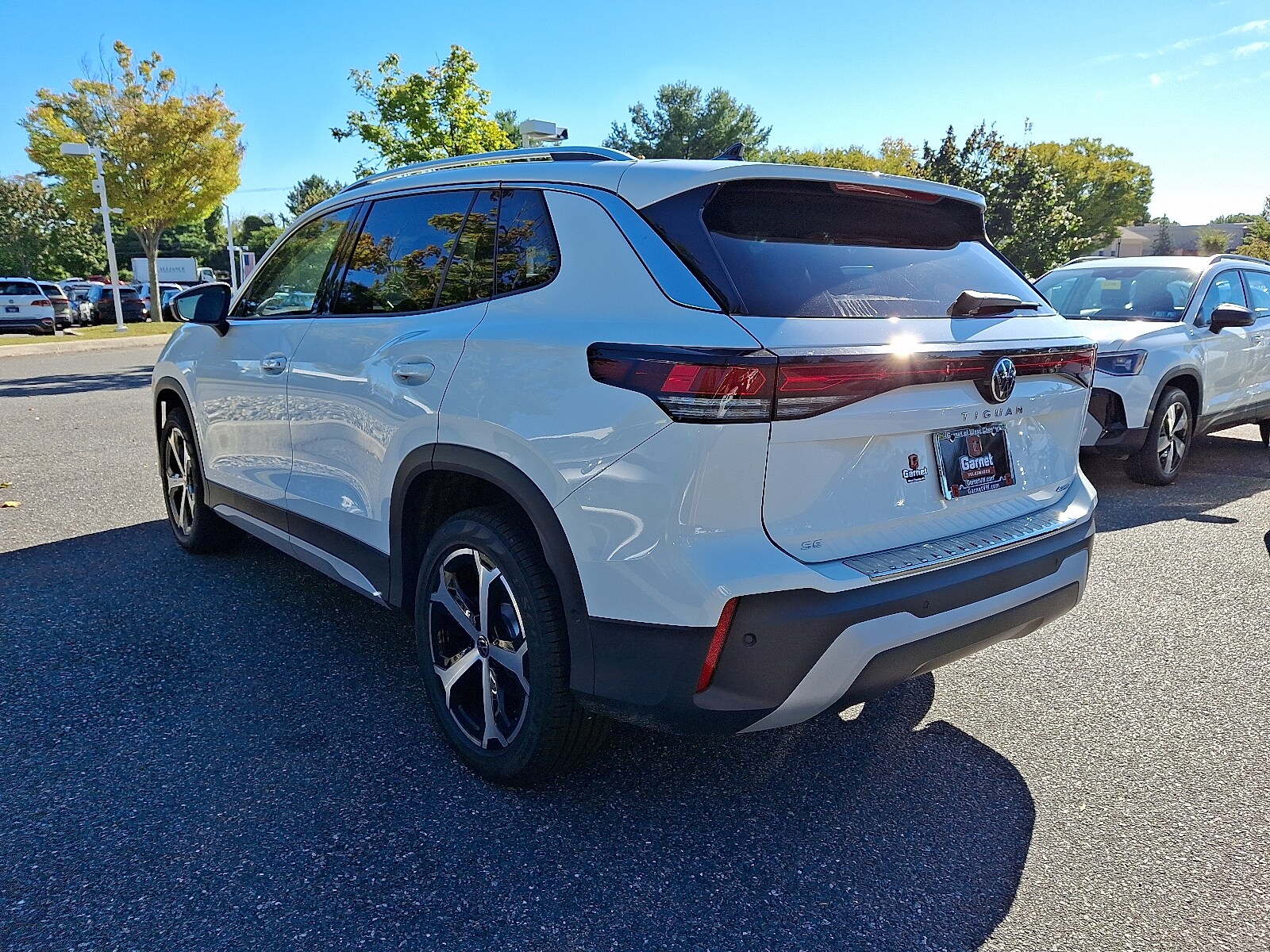2025 Volkswagen Tiguan SE photo 3