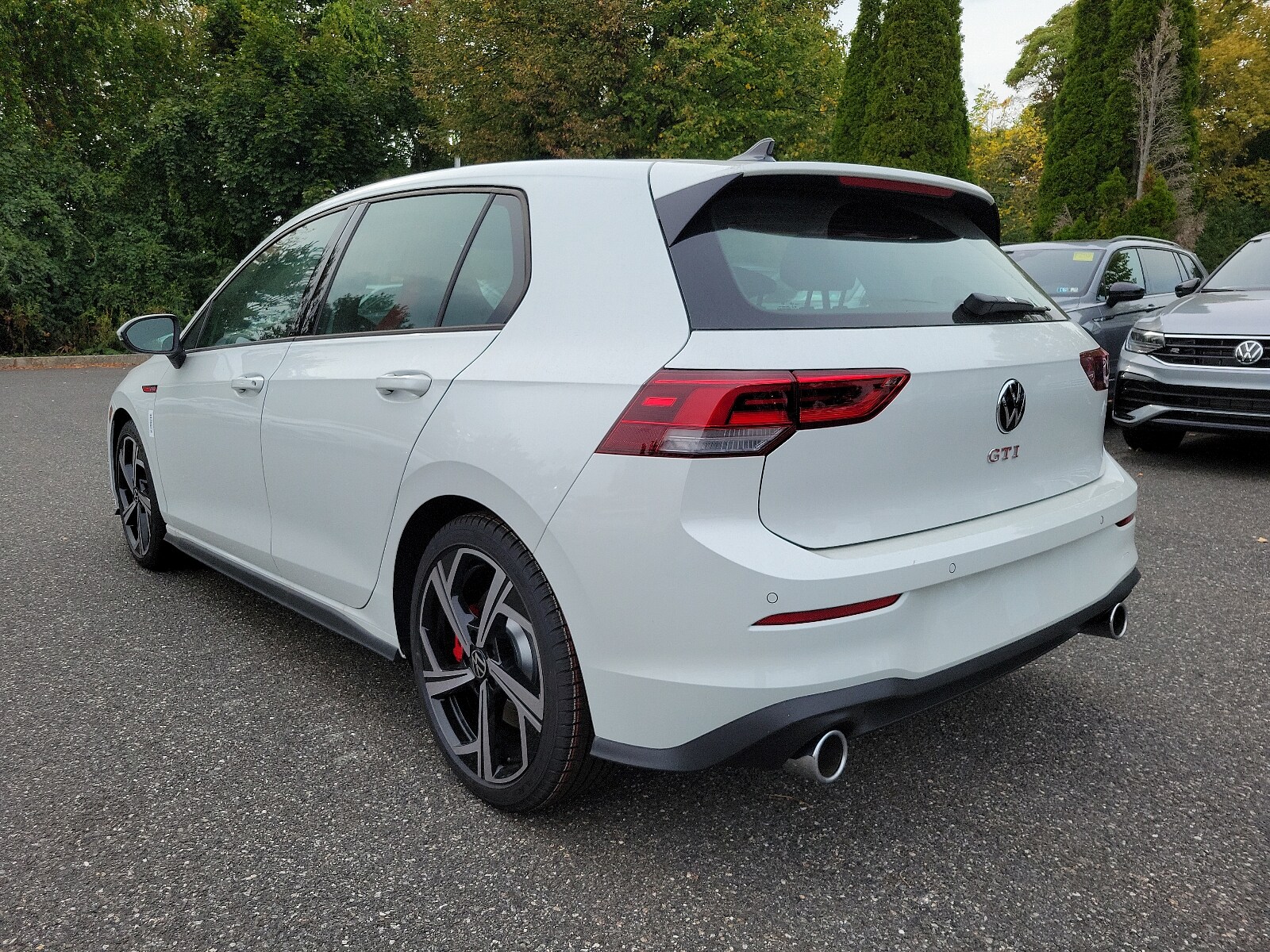 2024 Volkswagen Golf GTI SE photo 3