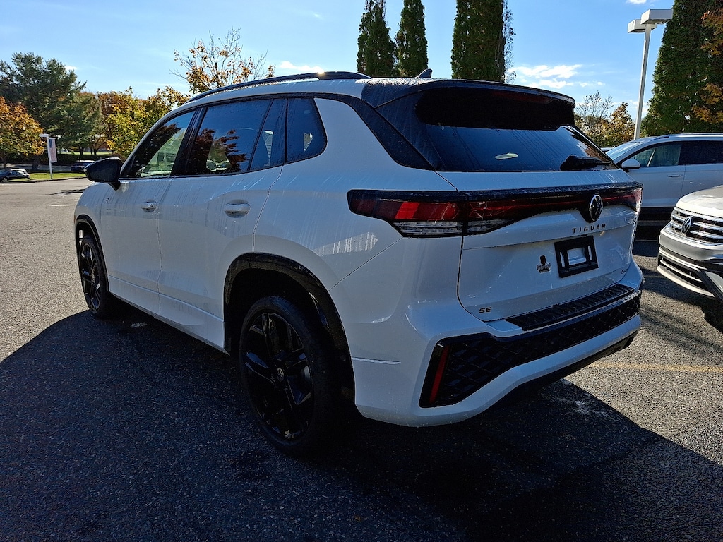 New 2025 Volkswagen Tiguan 2.0T SE R-Line Black SUV