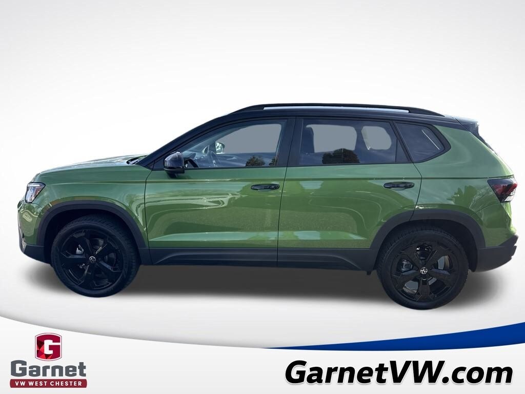 New 2025 Volkswagen Taos 1.5T SE Black SUV