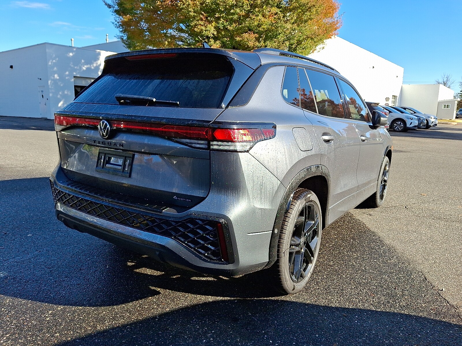 2025 Volkswagen Tiguan SE R-Line Black photo 3