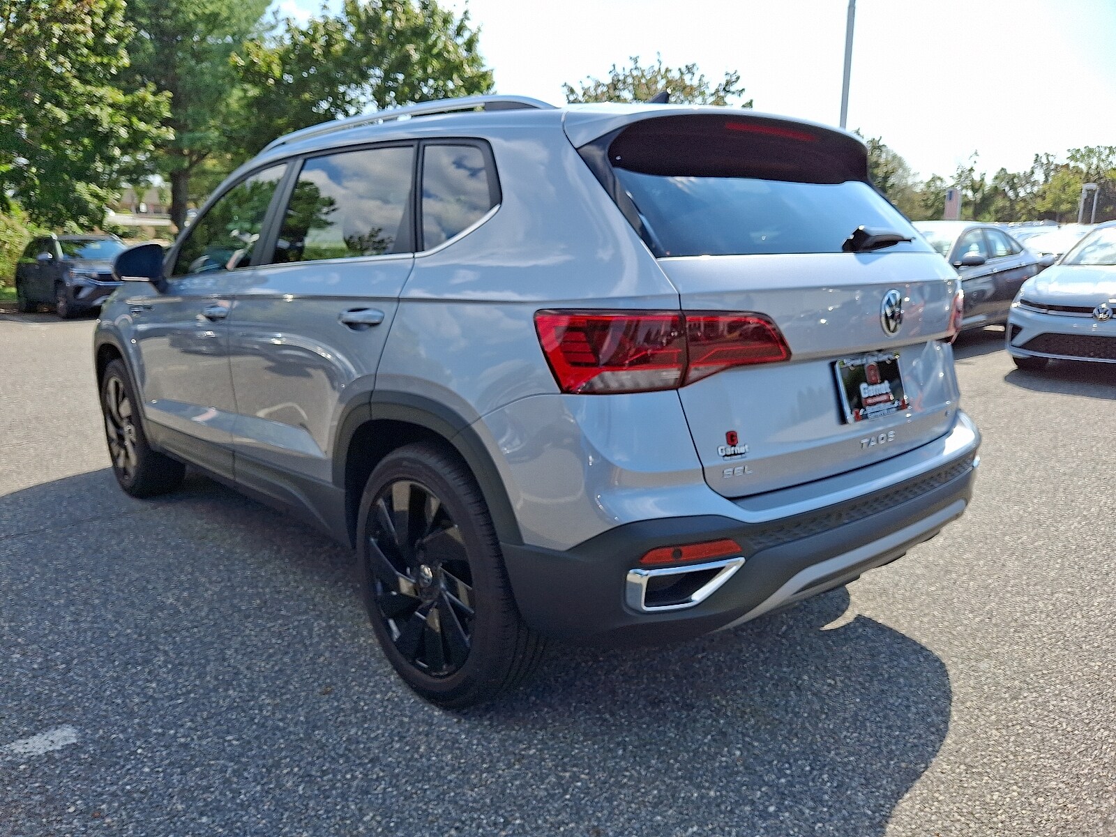 2024 Volkswagen Taos SEL photo 3