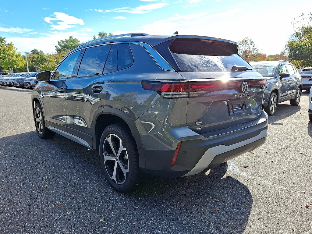 New 2025 Volkswagen Tiguan 2.0T SE SUV