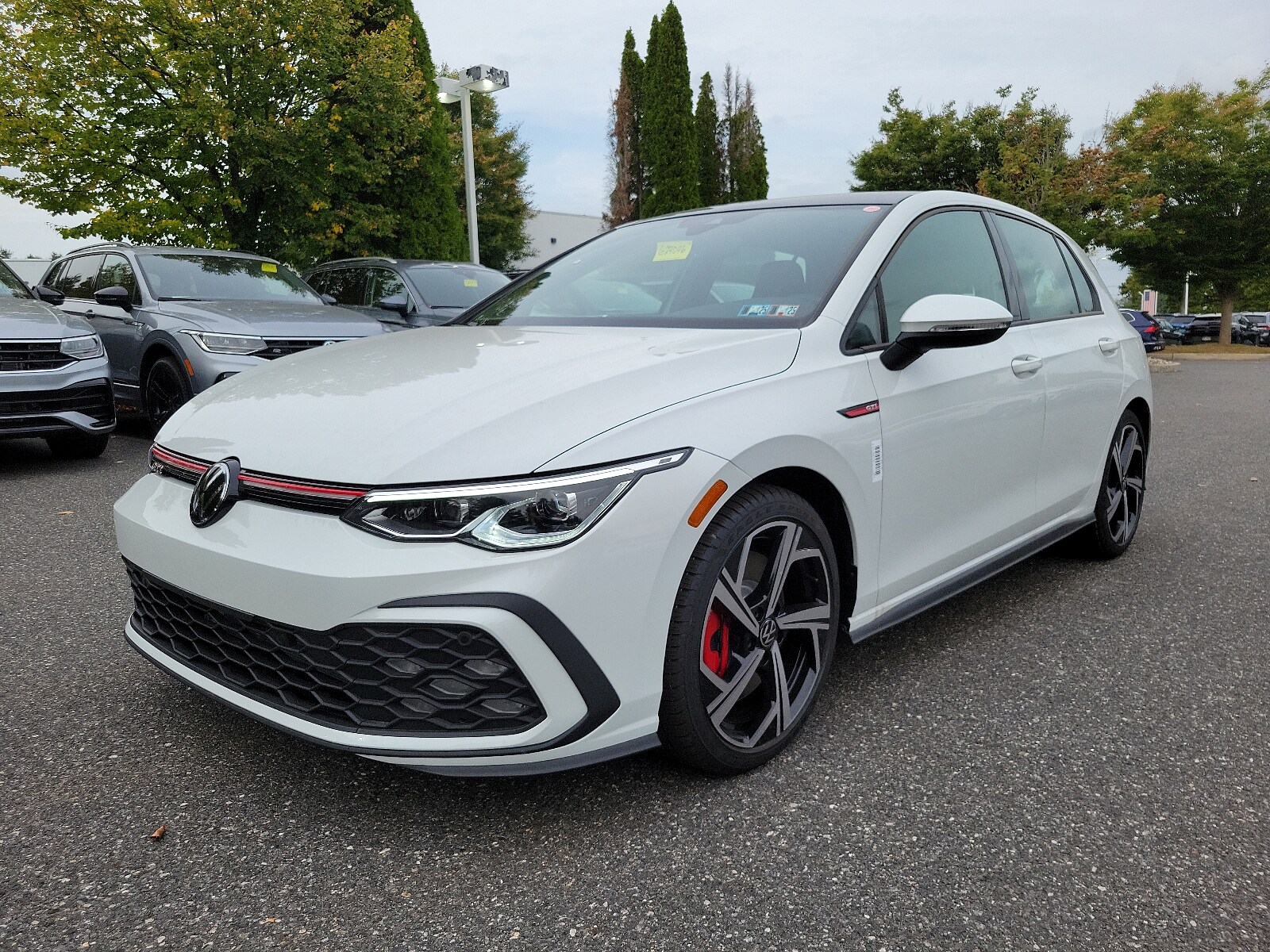 2024 Volkswagen Golf GTI SE photo 2