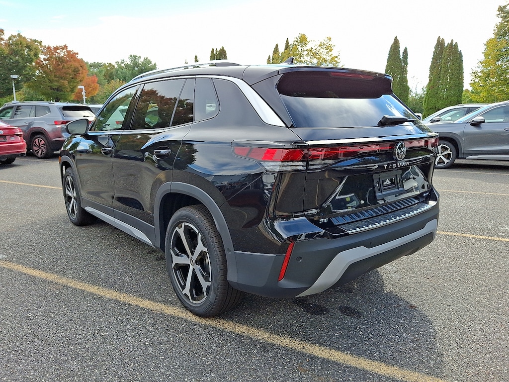 New 2025 Volkswagen Tiguan 2.0T SE SUV