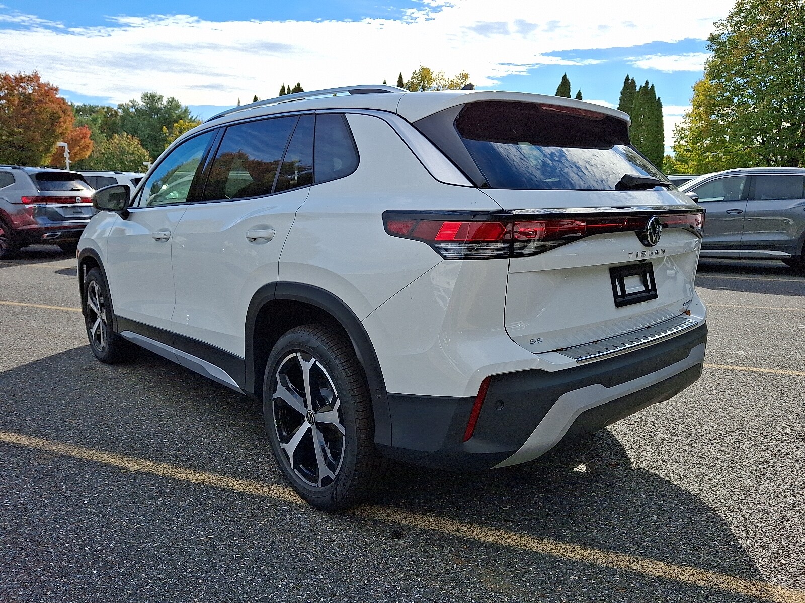 2025 Volkswagen Tiguan SE photo 2