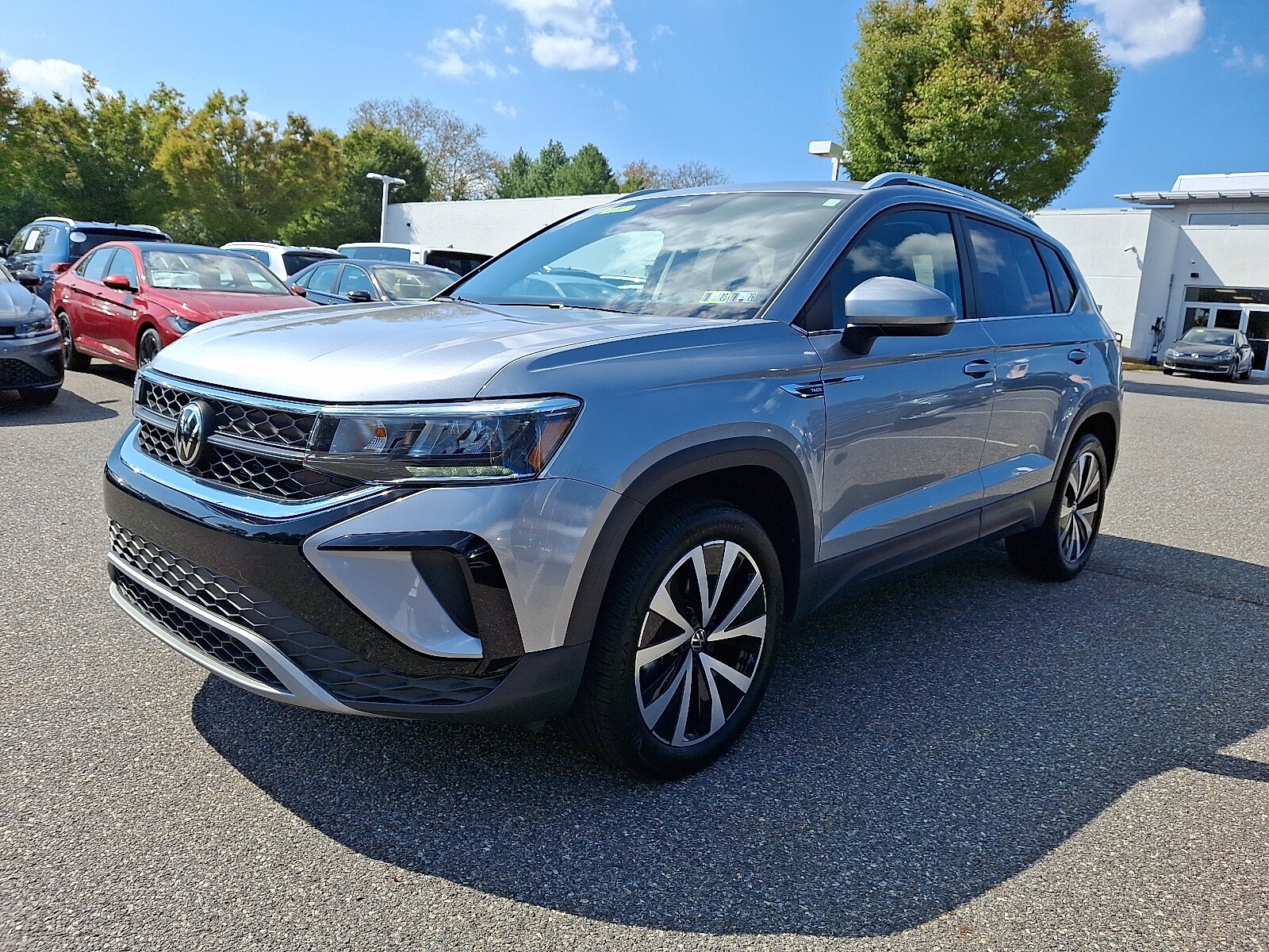2022 Volkswagen Taos SE photo 2