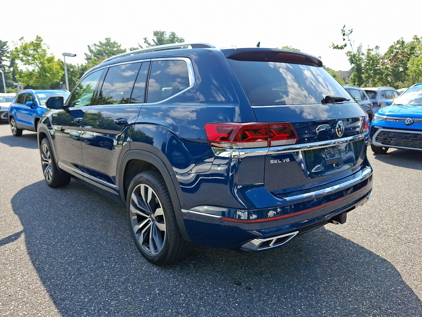 2023 Volkswagen Atlas V6 SEL Premium R-Line photo 4