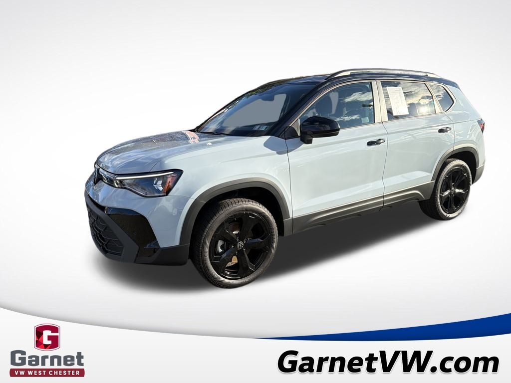 2025 Volkswagen Taos SE Black's photo