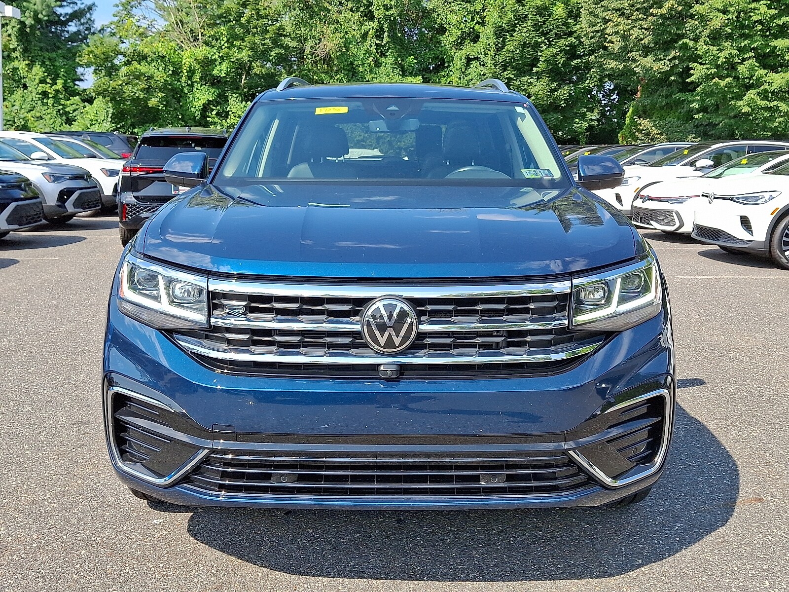 2023 Volkswagen Atlas V6 SEL Premium R-Line photo 2