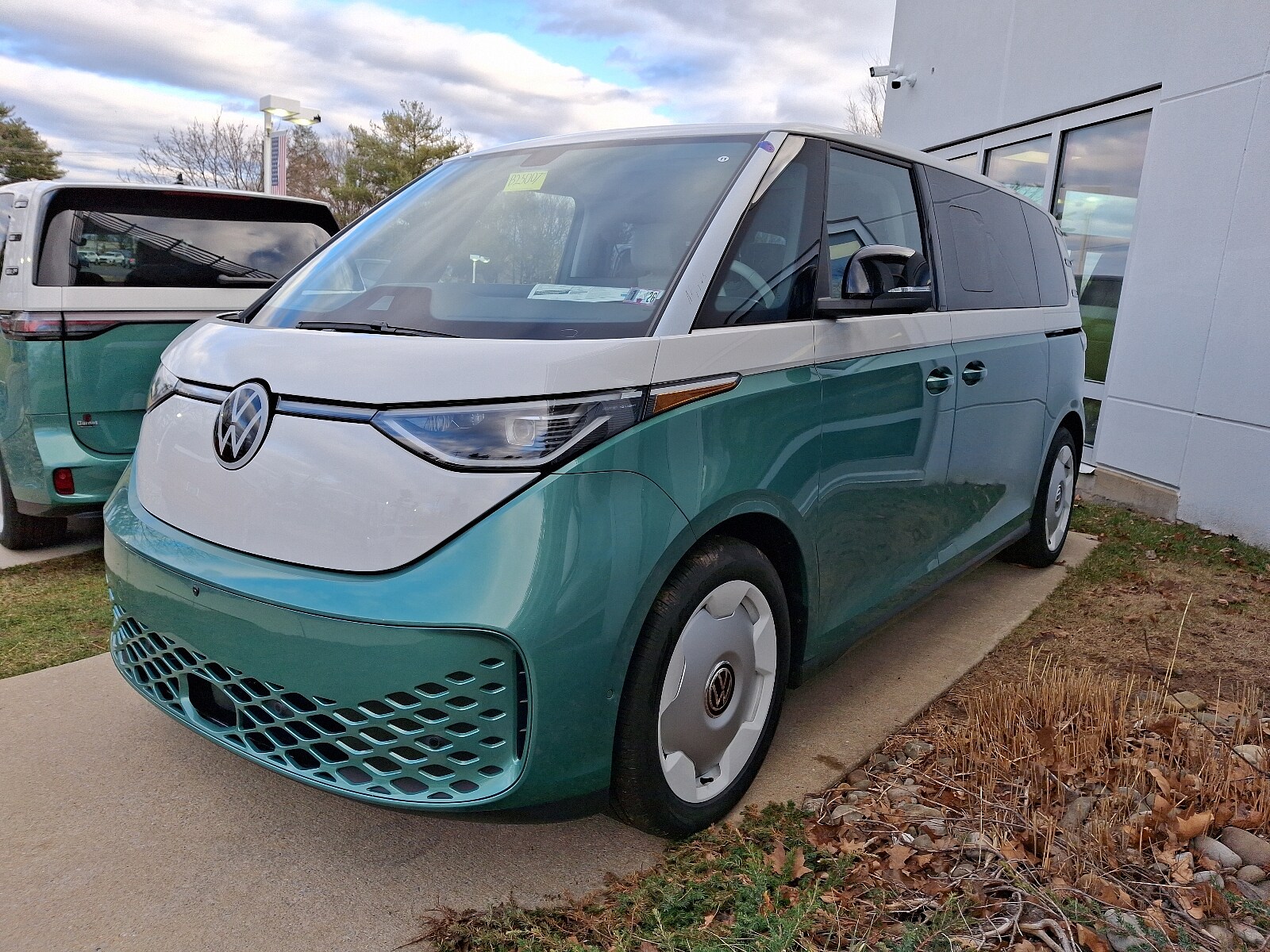 2025 Volkswagen ID. Buzz photo 2