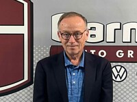 Staff member Larry from 2476639f93ab