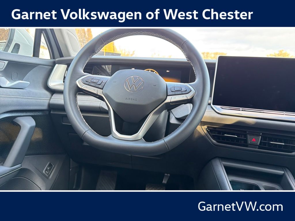 2025 Volkswagen Tiguan SE - Photo 13