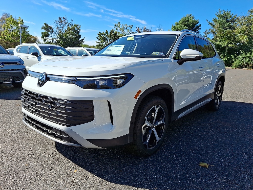 New 2025 Volkswagen Tiguan 2.0T SE SUV