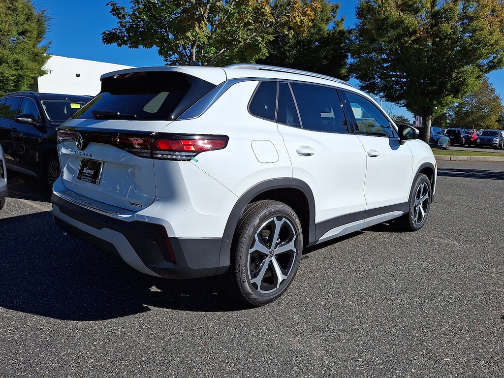 New 2025 Volkswagen Tiguan 2.0T SE SUV