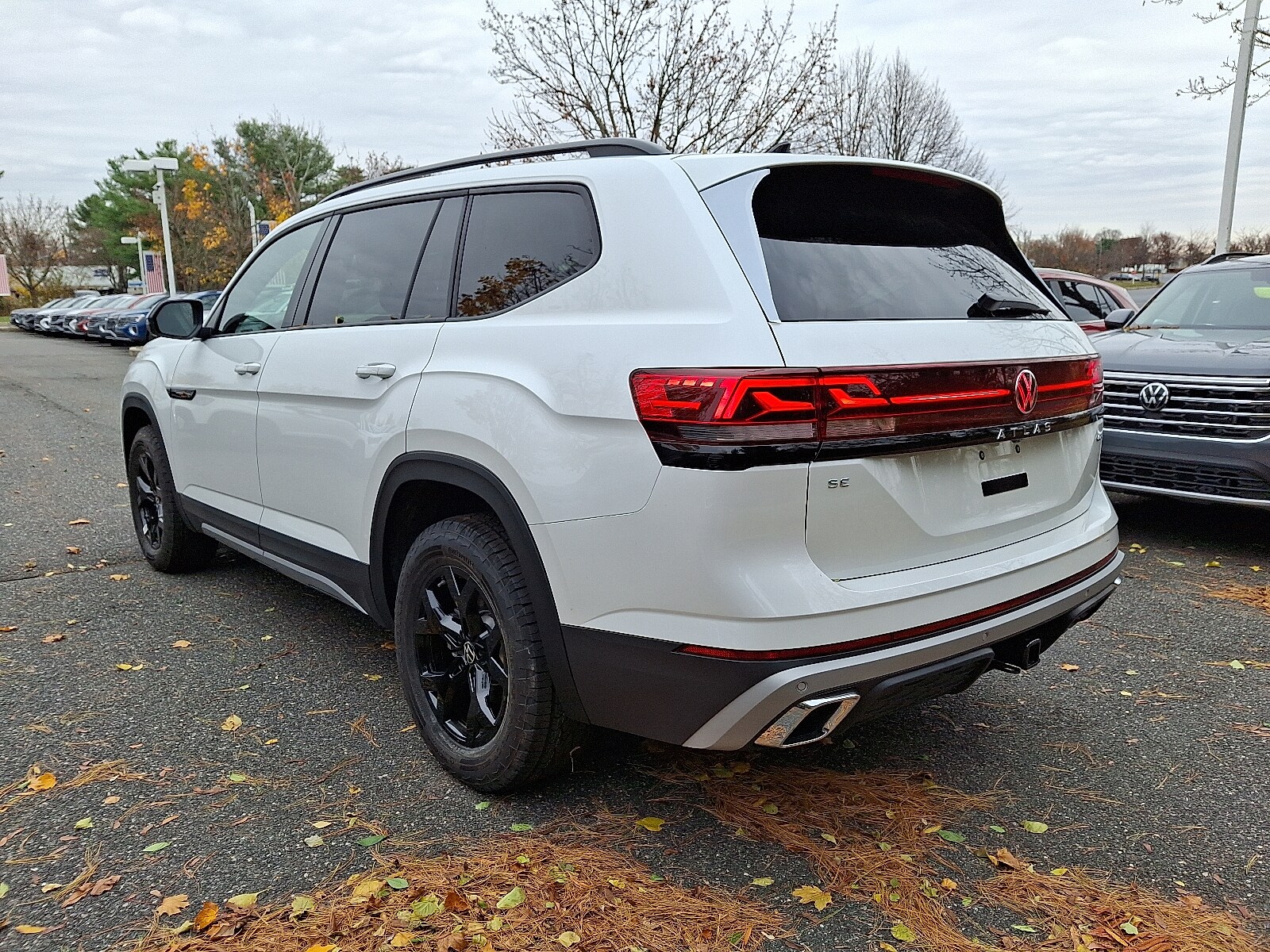 2026 Volkswagen Atlas Peak Edition SE photo 3