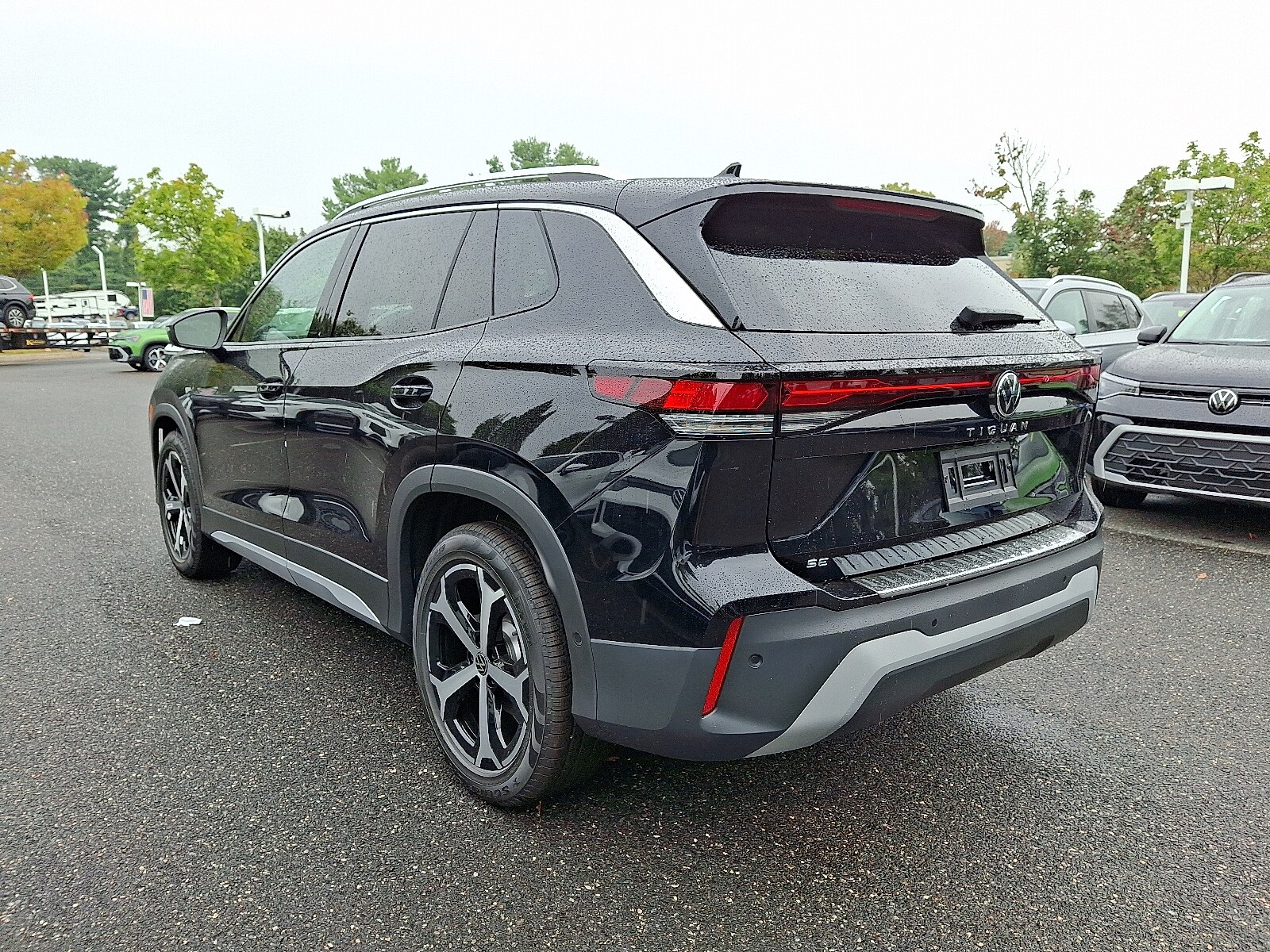 2025 Volkswagen Tiguan SE photo 3