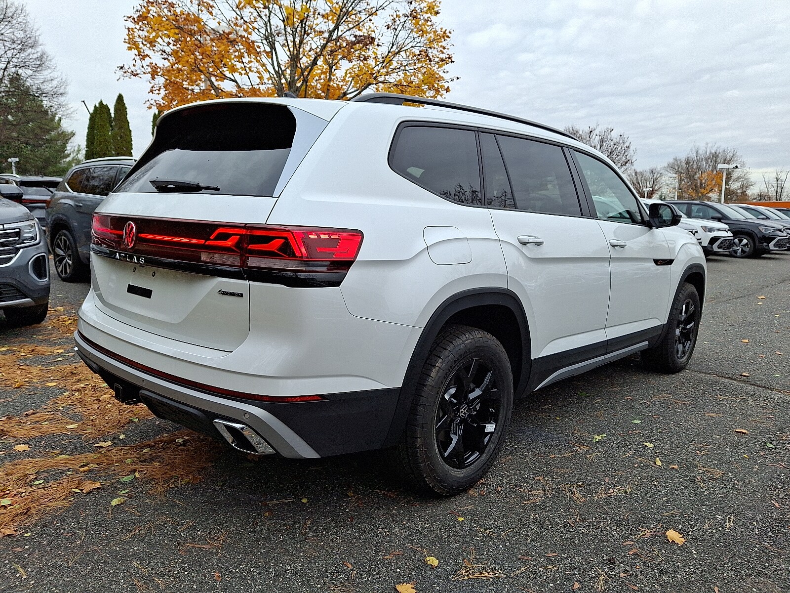 2026 Volkswagen Atlas Peak Edition SE photo 4