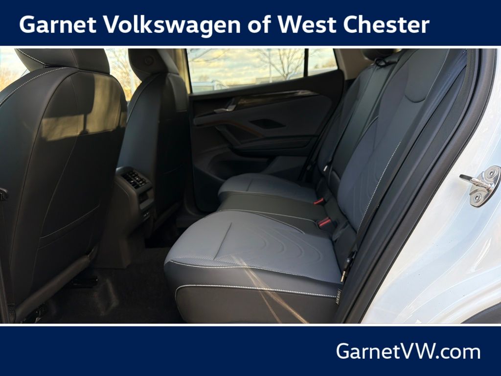 2025 Volkswagen Tiguan SE - Photo 16