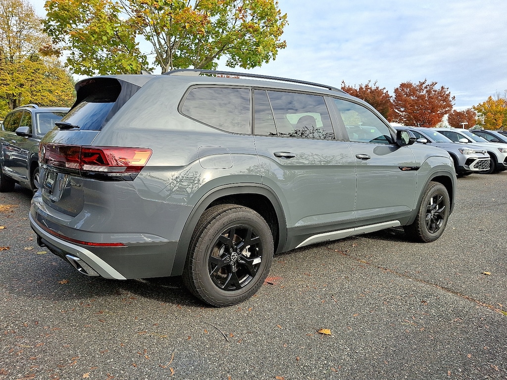New 2025 Volkswagen Atlas 2.0T Peak Edition SUV
