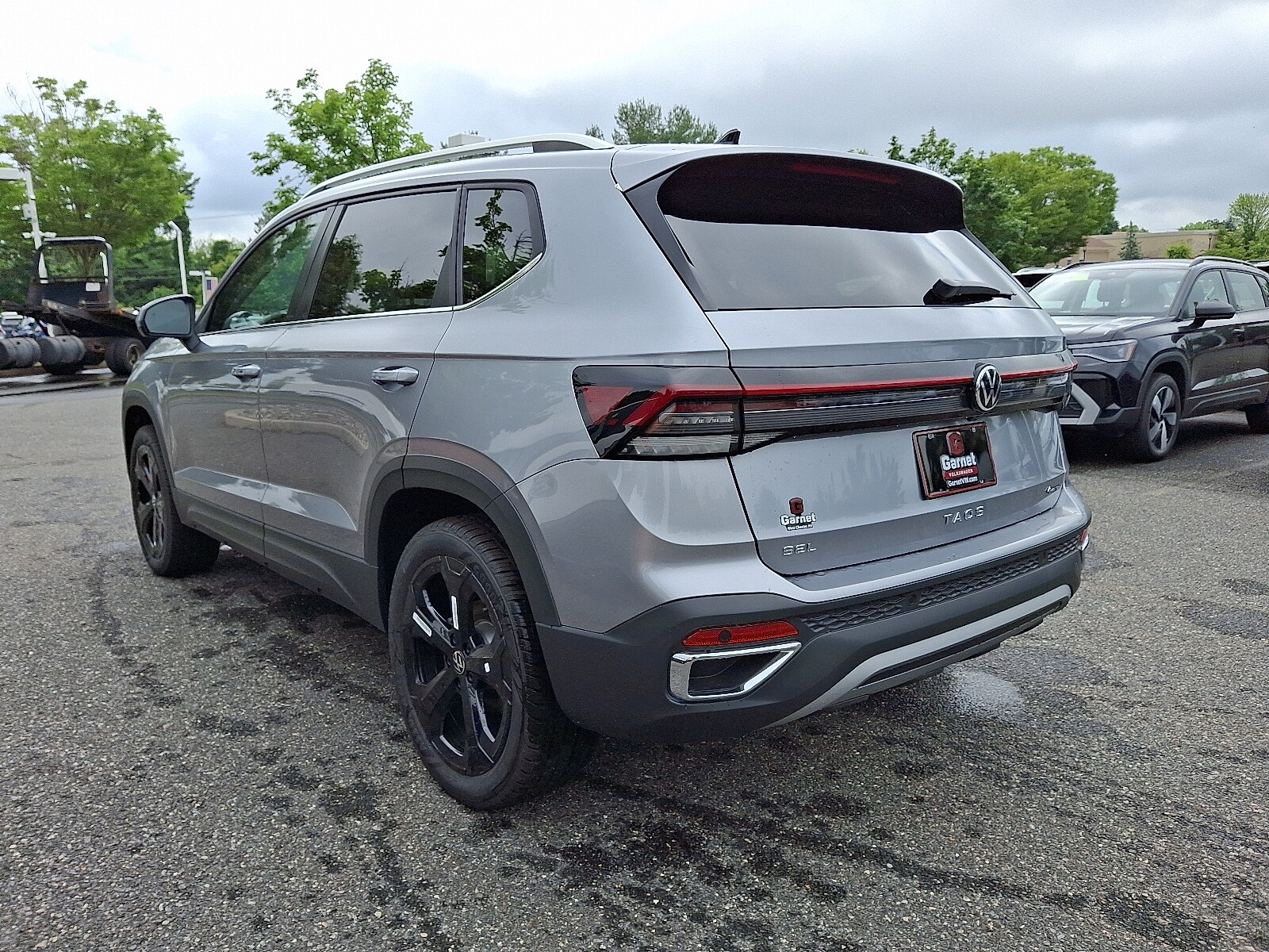 2025 Volkswagen Taos SEL photo 3
