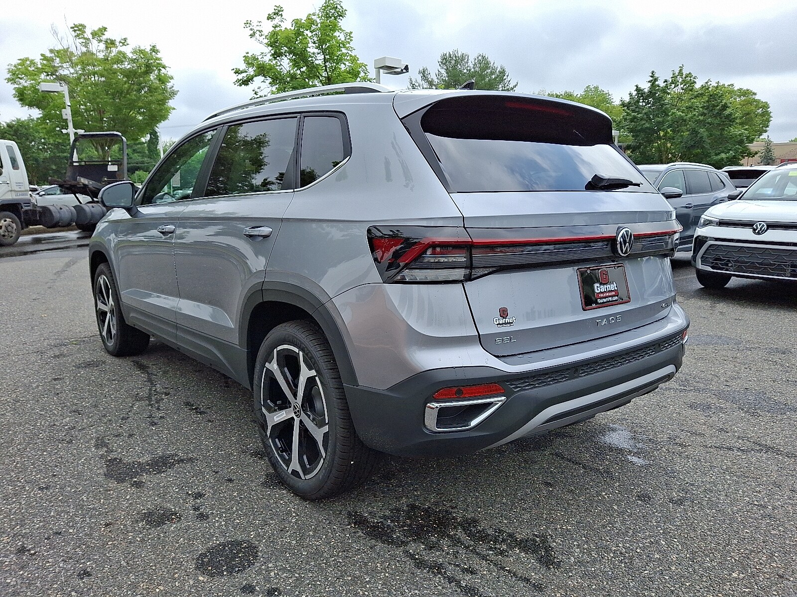 2025 Volkswagen Taos SEL photo 3