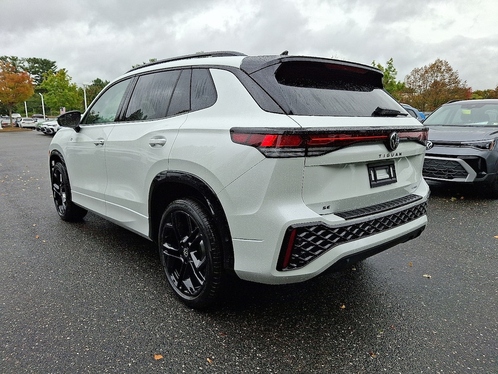 New 2025 Volkswagen Tiguan 2.0T SE R-Line Black SUV