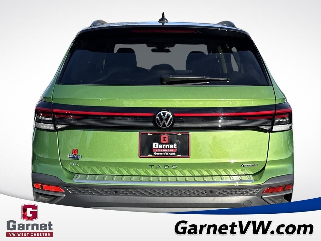 New 2025 Volkswagen Taos 1.5T SE Black SUV