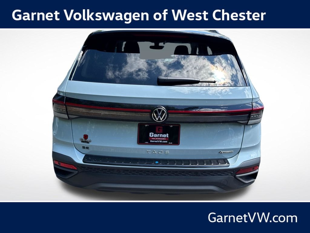 New 2026 Volkswagen Taos 1.5T SE Black SUV