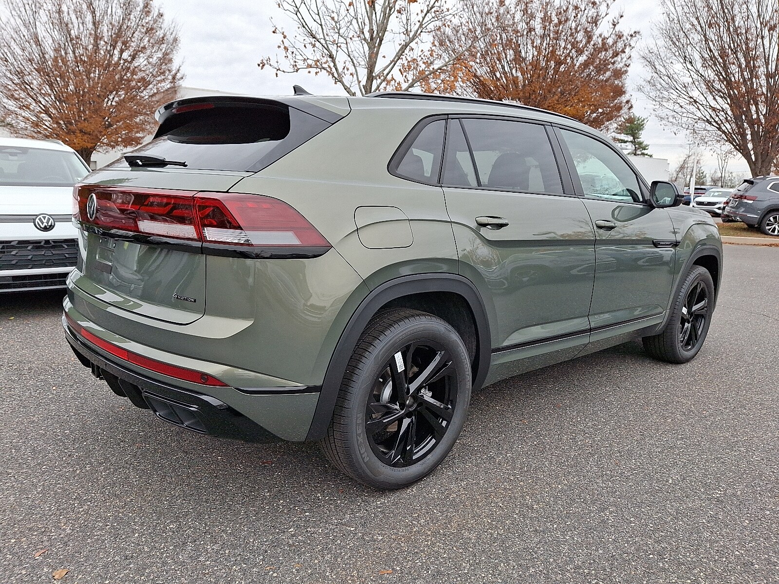 2026 Volkswagen Atlas Cross Sport SEL R-Line photo 4