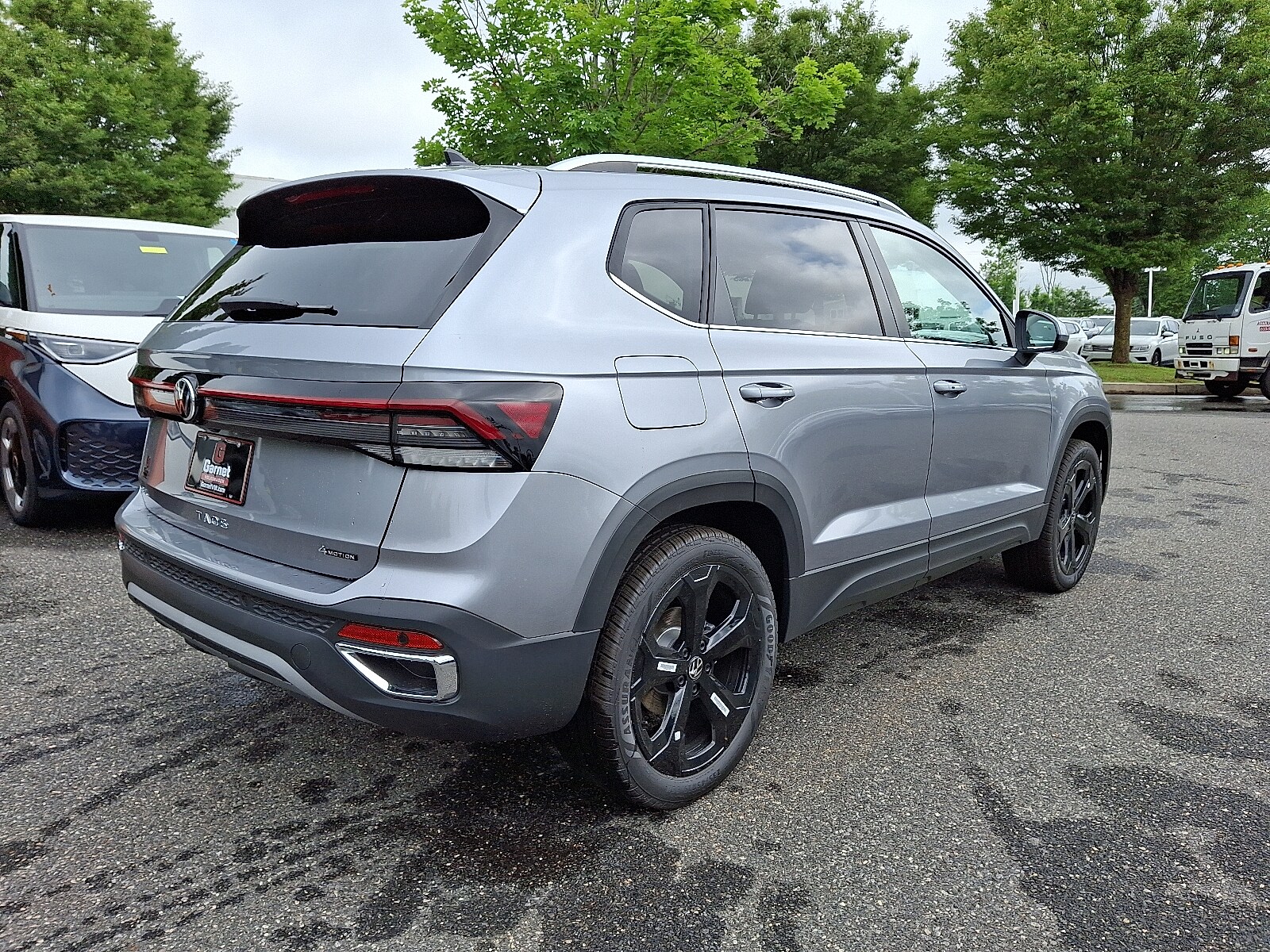 2025 Volkswagen Taos SEL photo 4