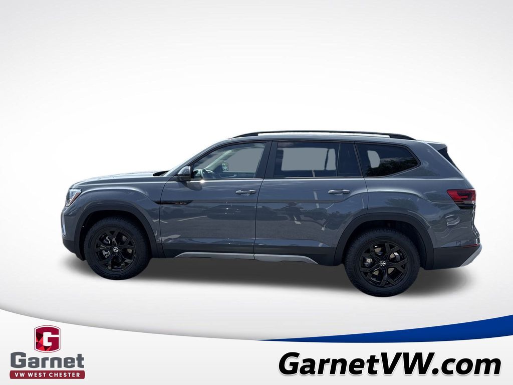 2025 Volkswagen Atlas SE Technology Peak Edition photo 2