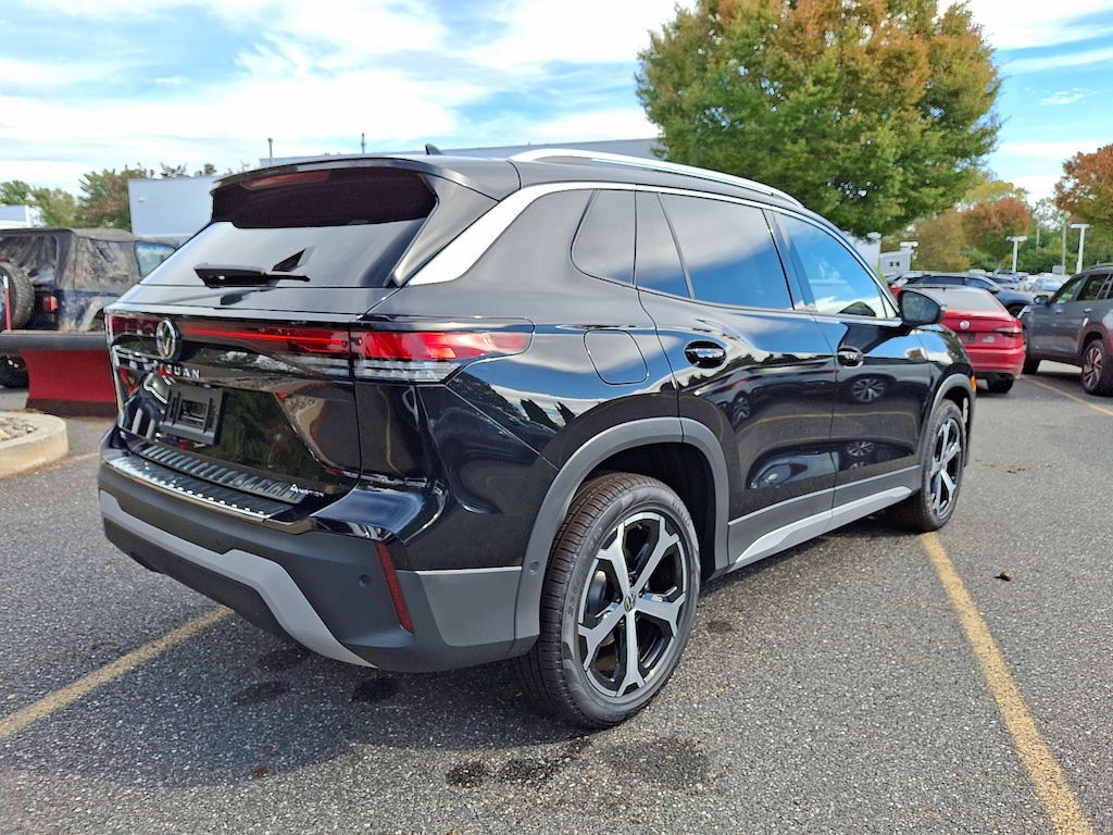 New 2025 Volkswagen Tiguan 2.0T SE SUV