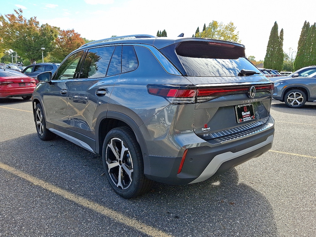 New 2025 Volkswagen Tiguan 2.0T SE SUV
