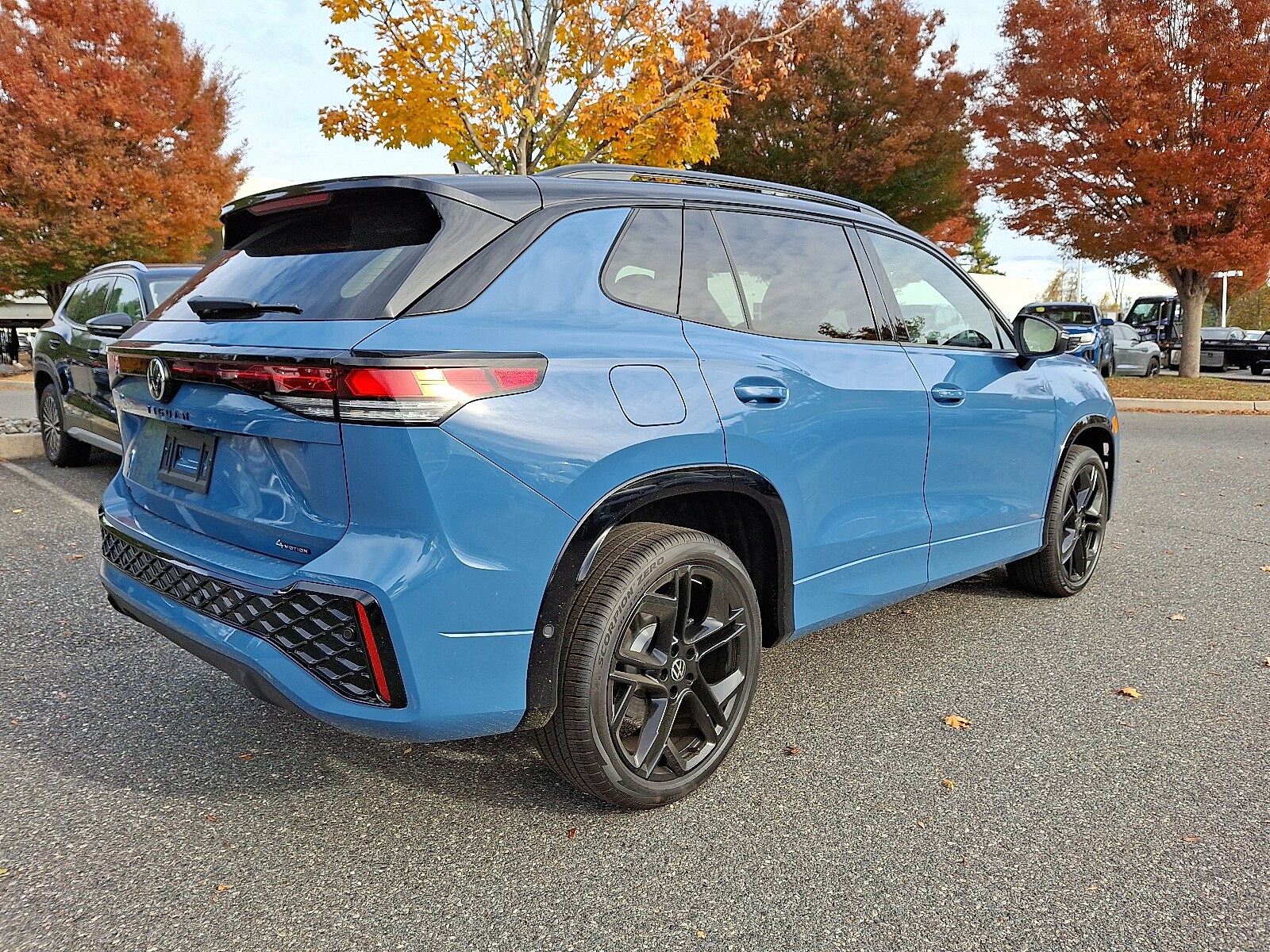 2025 Volkswagen Tiguan SE R-Line Black photo 3