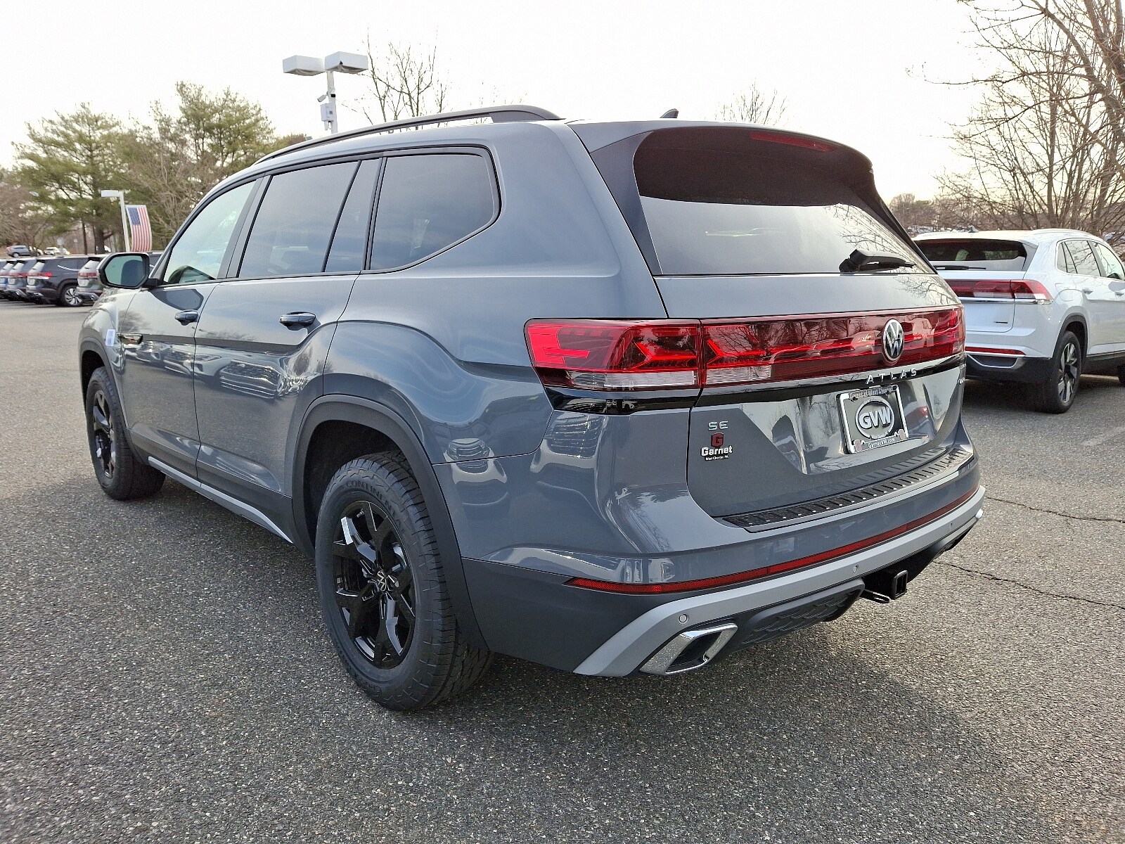 2025 Volkswagen Atlas Peak Edition SE photo 3